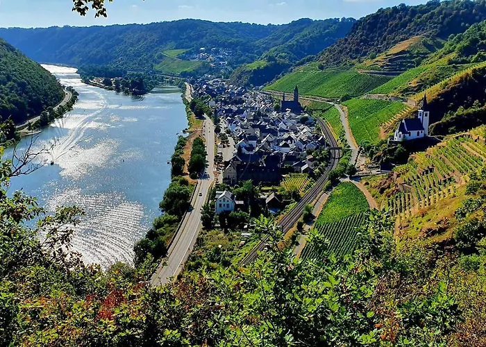 Haus Moselblick 아파트 Hatzenport